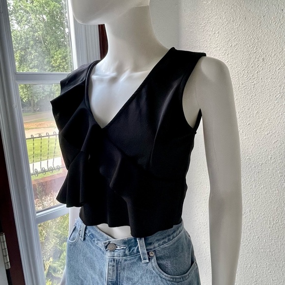 PrettyLittleThing Ruffle Crop Top - Picture 3 of 6